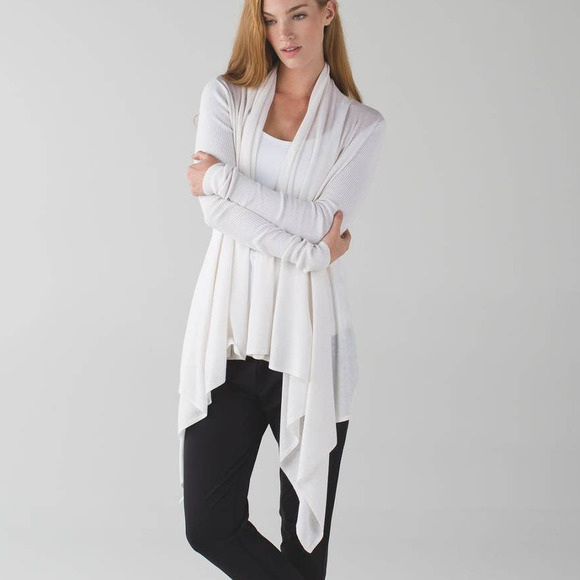 Lululemon Universal Wrap in Heathered White - Picture 1 of 10